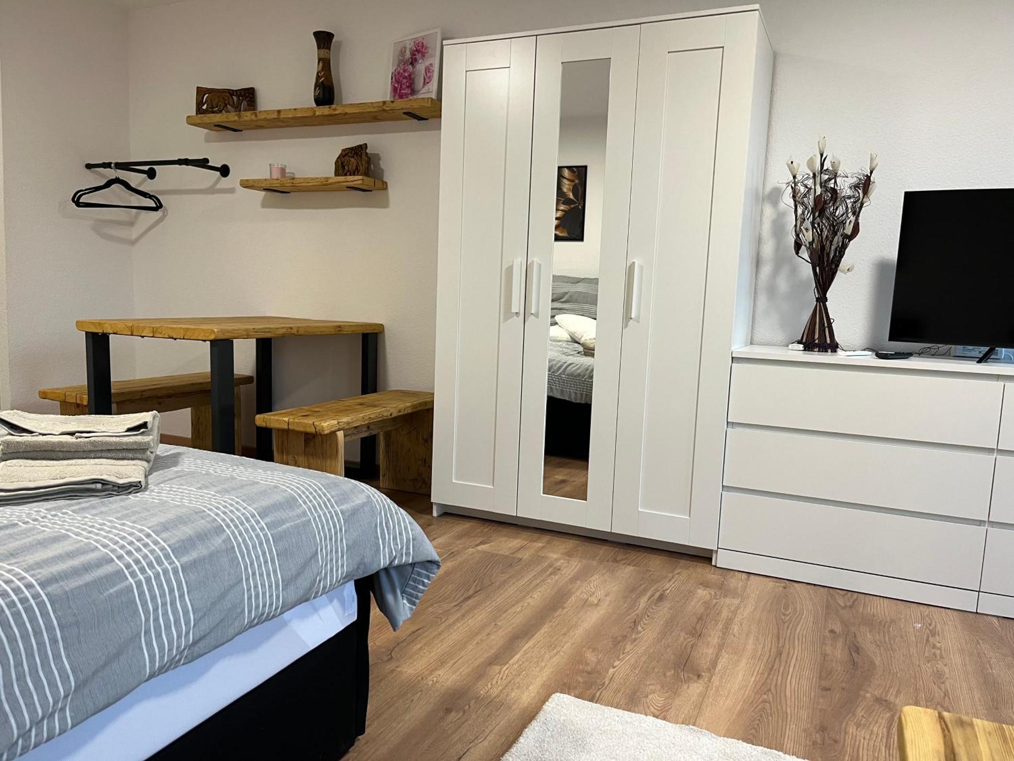 An Der Elbe Mit Balkon, Kueche Und Netflix * Drezno