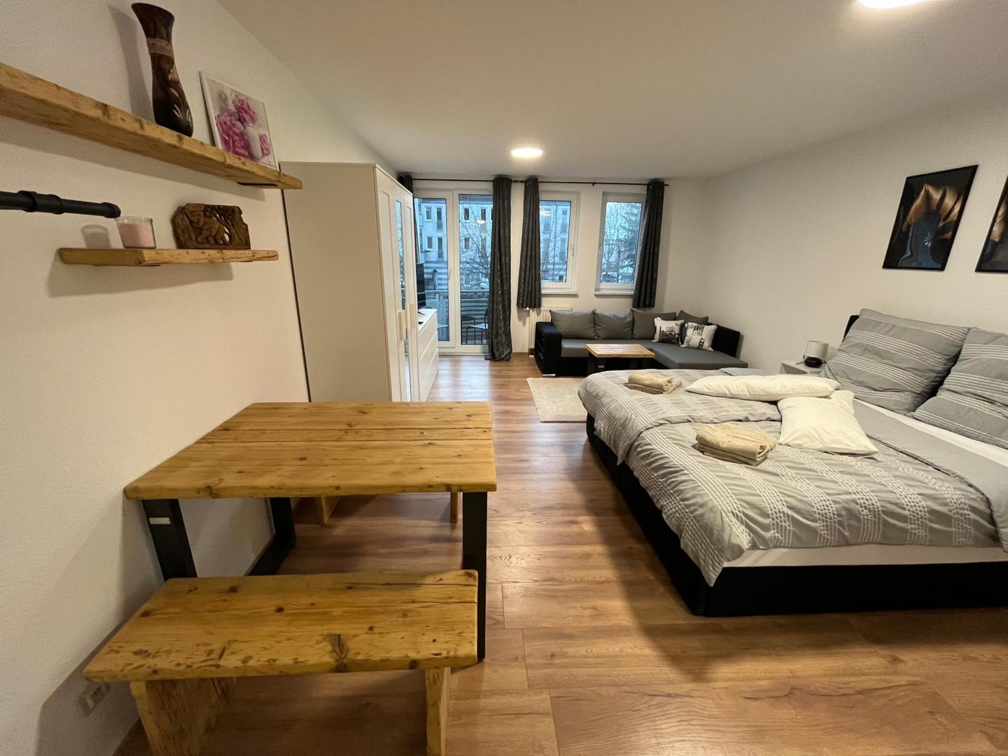 An Der Elbe Mit Balkon, Kueche Und Netflix Apartament
