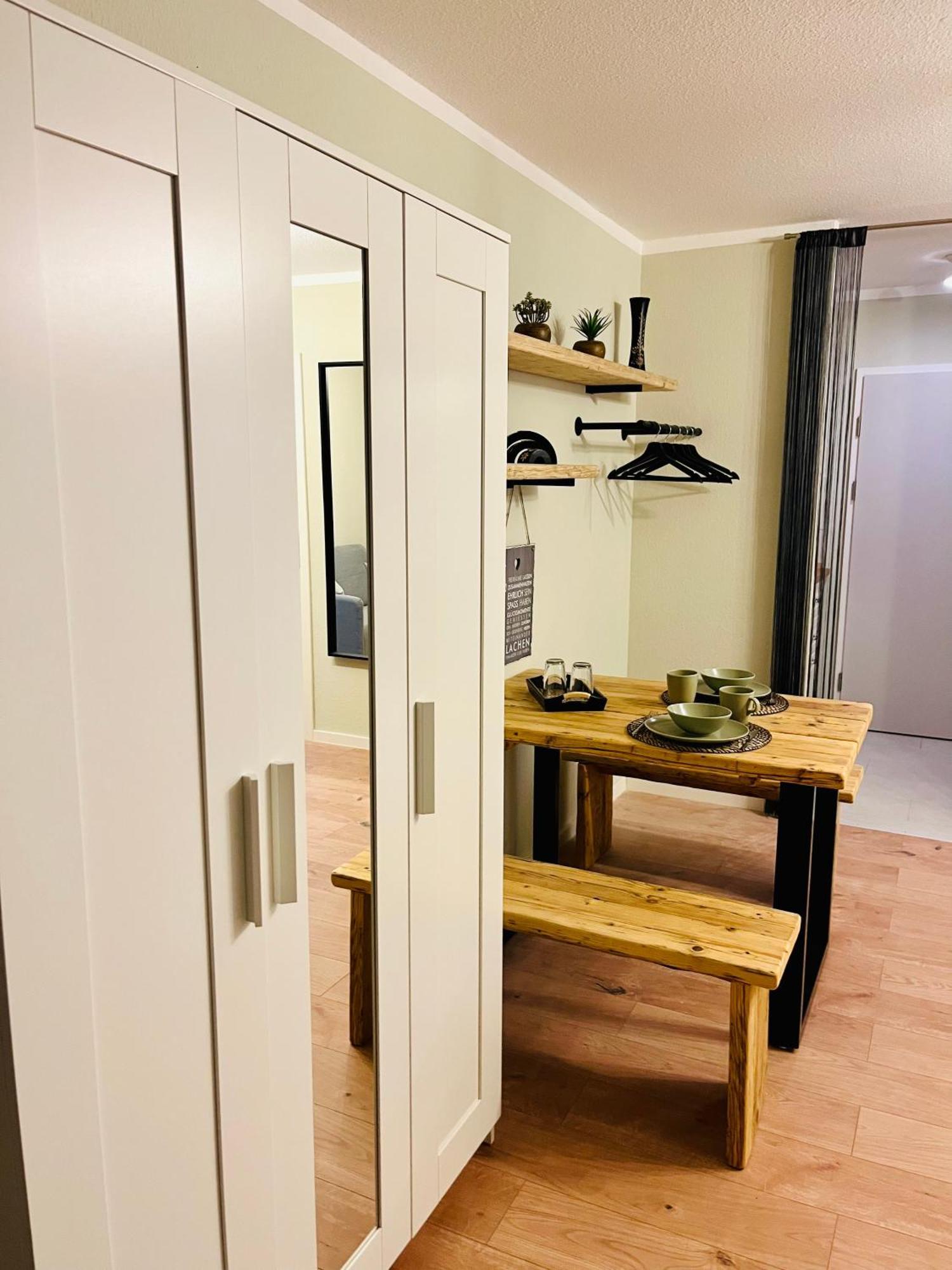 An Der Elbe Mit Balkon, Kueche Und Netflix Apartment Dresden
